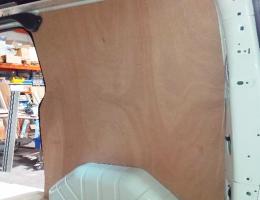 Habillage de paroi isolé et revêtu